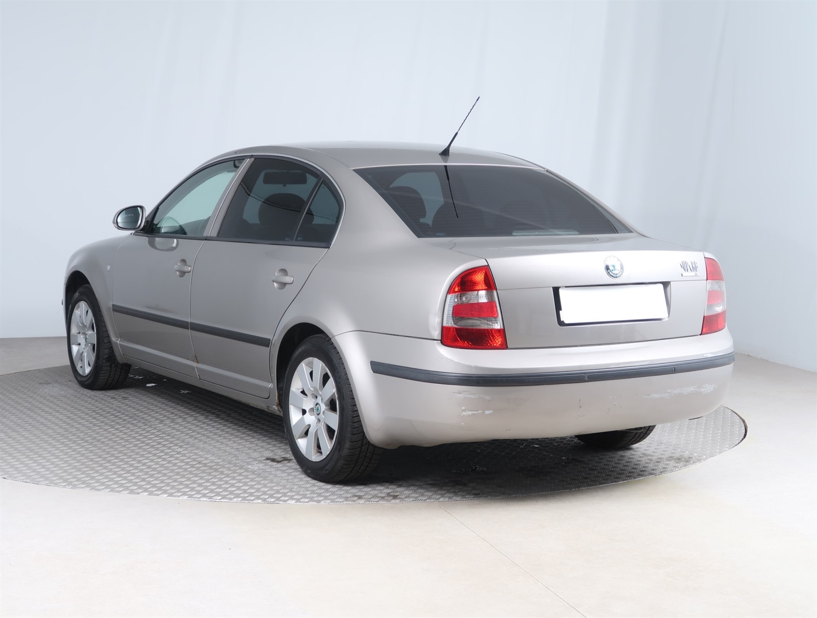 Škoda Superb, 2008 - pohled č. 5