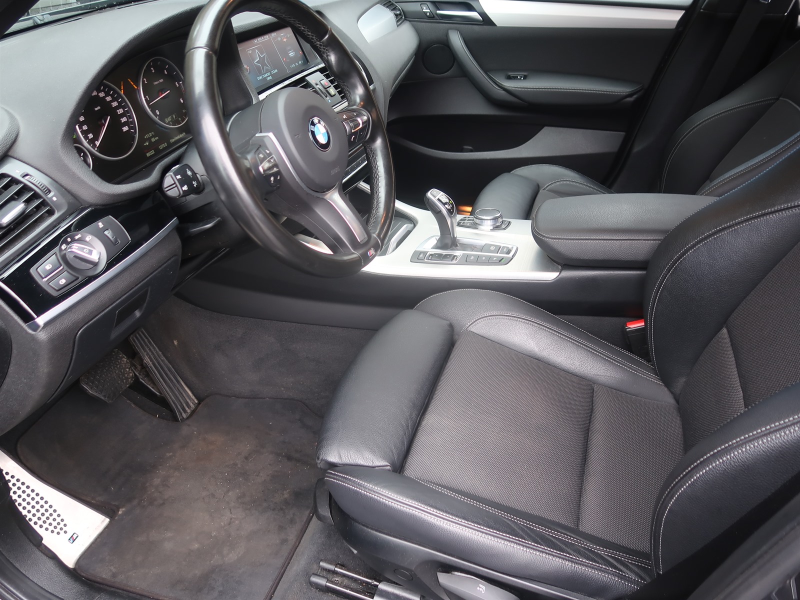 BMW X4, 2017 - pohled č. 16