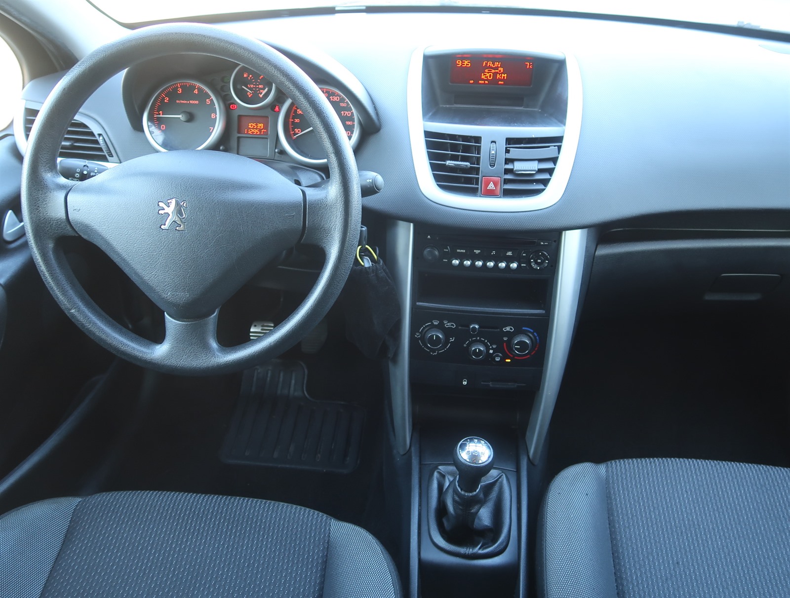 Peugeot 207, 2011 - pohled č. 10