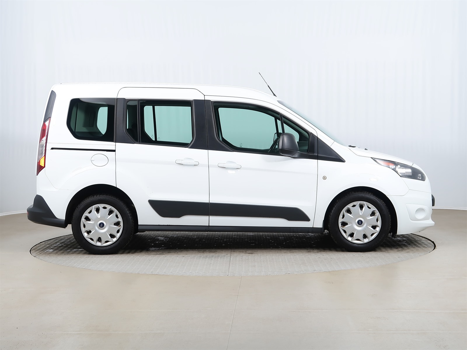Ford Tourneo Connect, 2016 - pohled č. 8