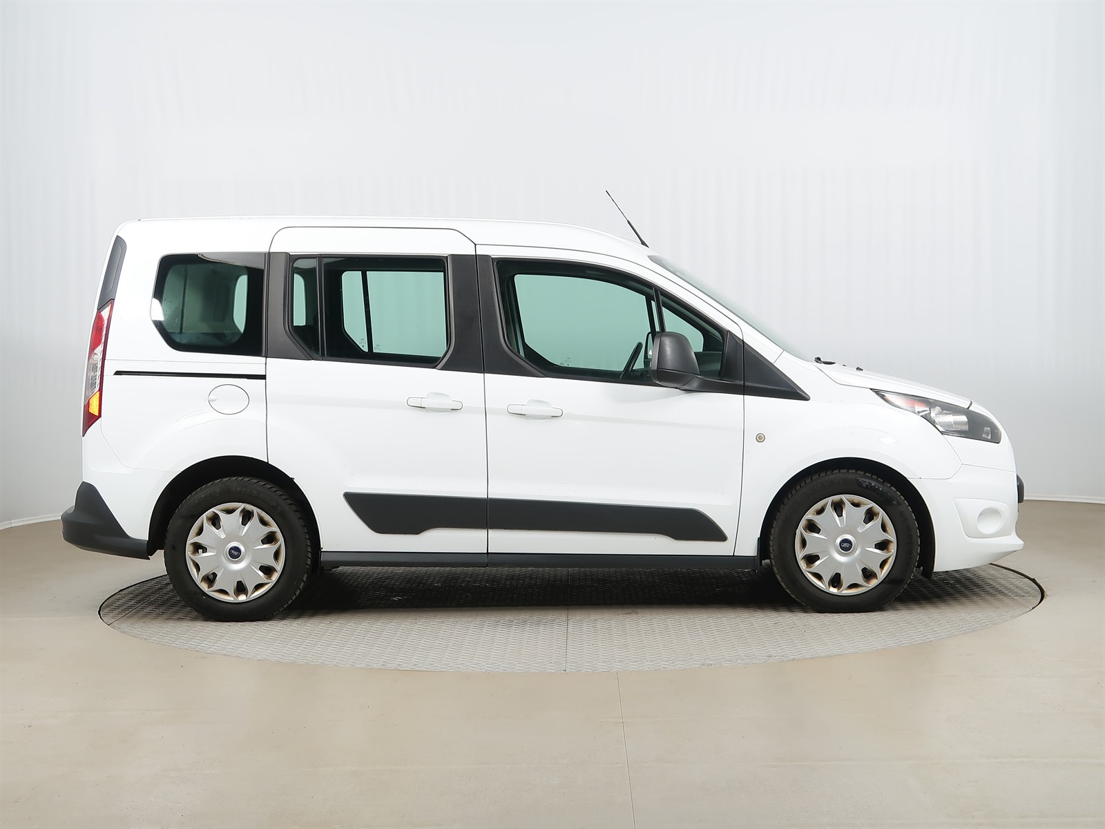 Ford Tourneo Connect, 2016 - pohled č. 8