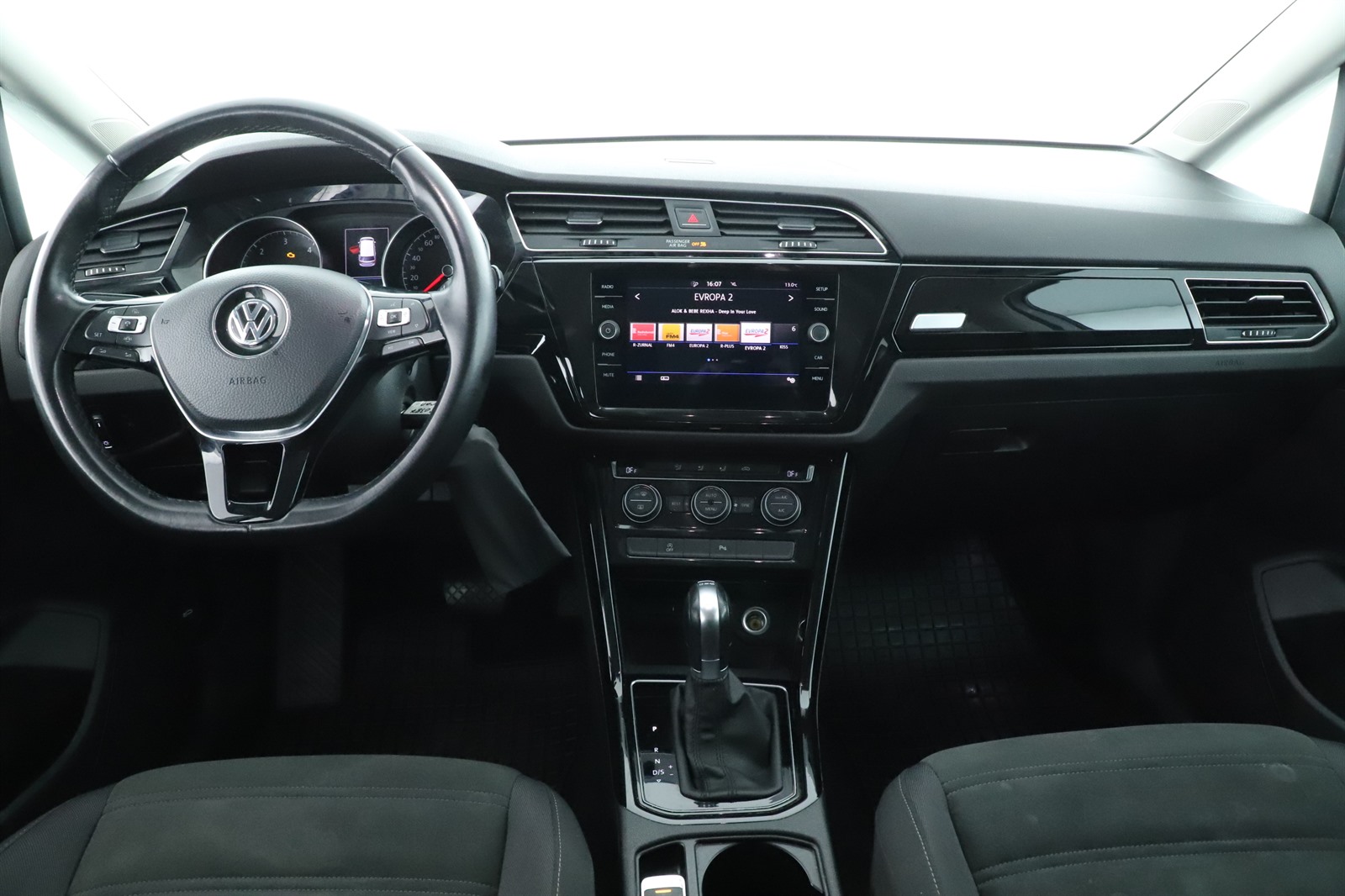 Volkswagen Touran, 2019 - pohled č. 9