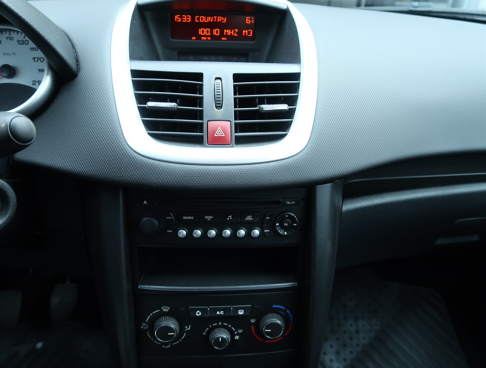 Peugeot 207, 2011 - pohled č. 18