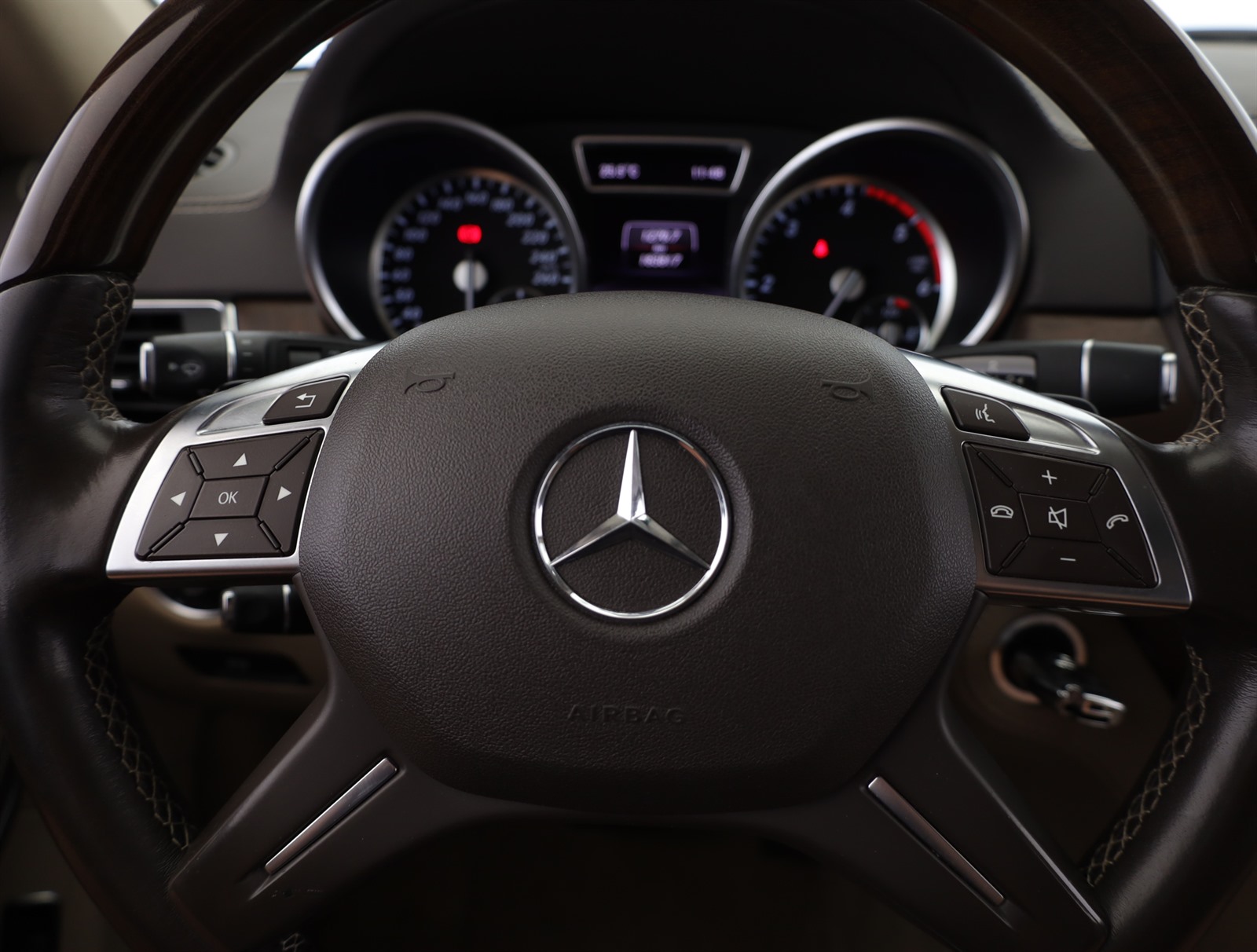 Mercedes-Benz GL, 2014 - pohled č. 28