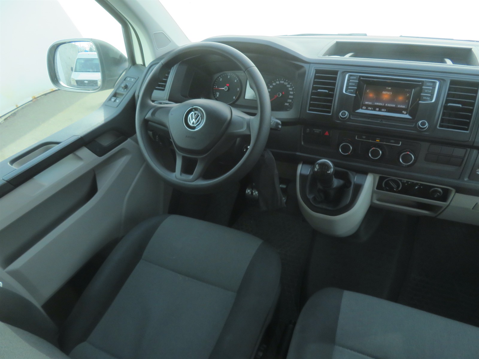 Volkswagen Transporter, 2017 - pohled č. 9