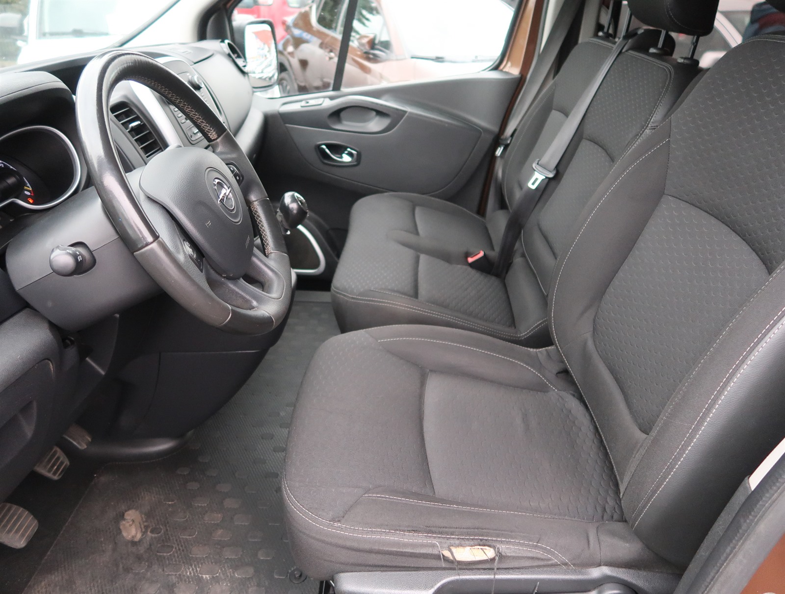 Opel Vivaro, 2015 - pohled č. 15