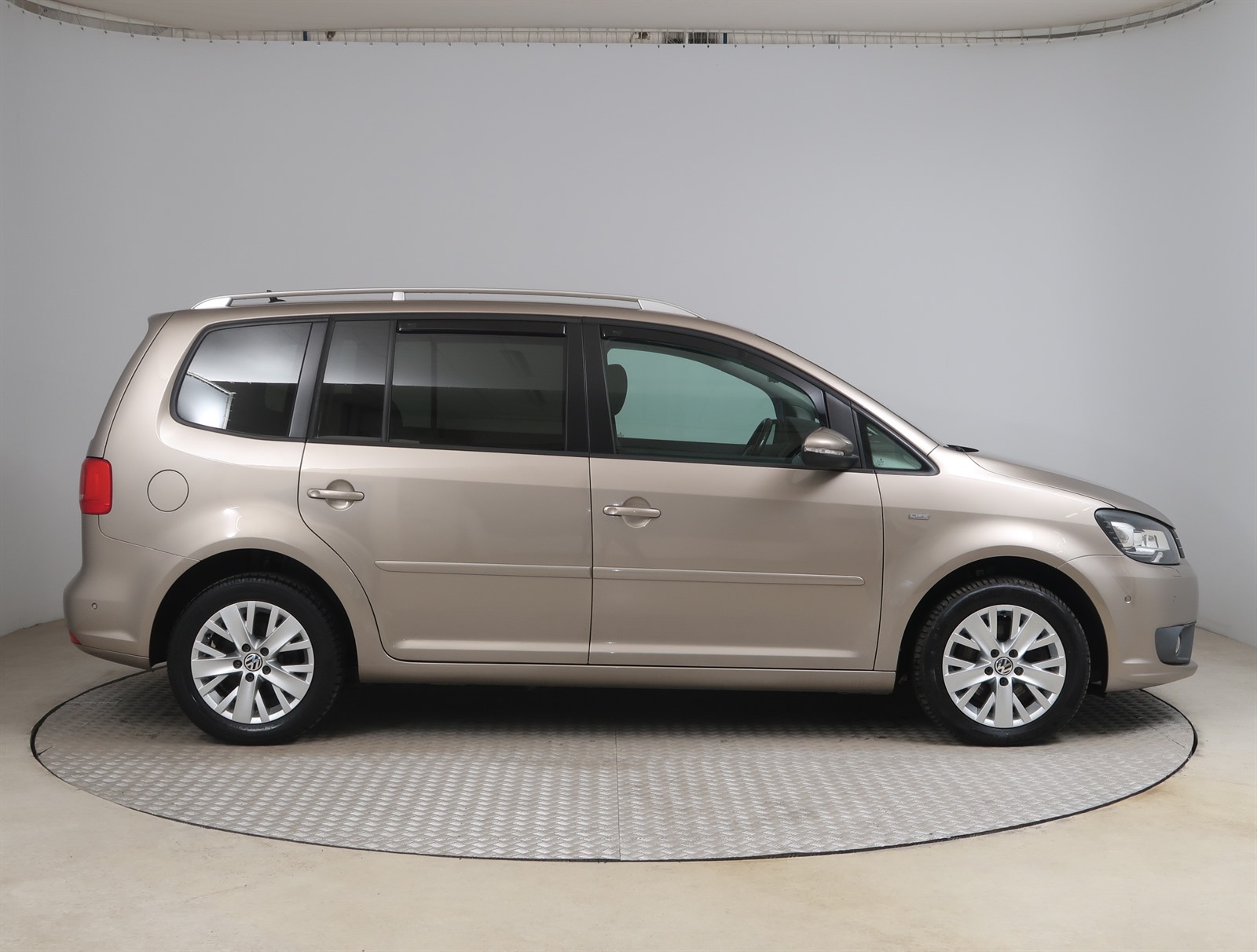 Volkswagen Touran, 2013 - pohled č. 8