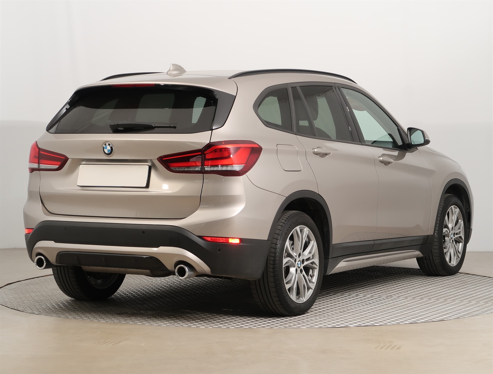 BMW X1, 2021 - pohled č. 7