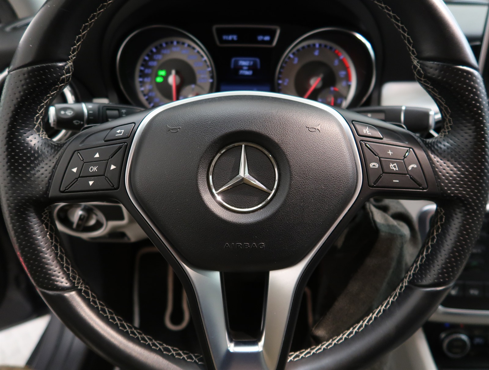 Mercedes-Benz GLA, 2014 - pohled č. 24