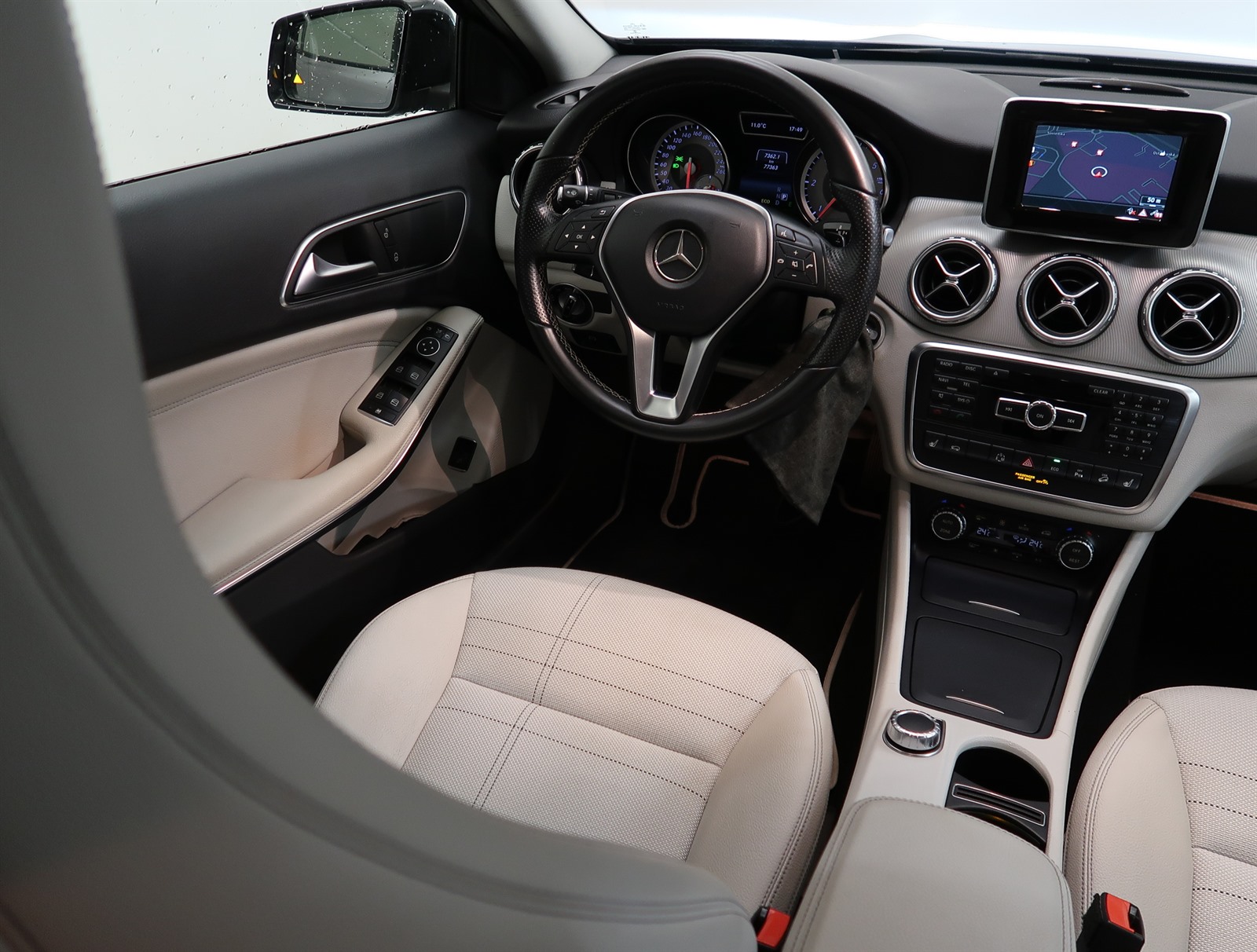 Mercedes-Benz GLA, 2014 - pohled č. 9