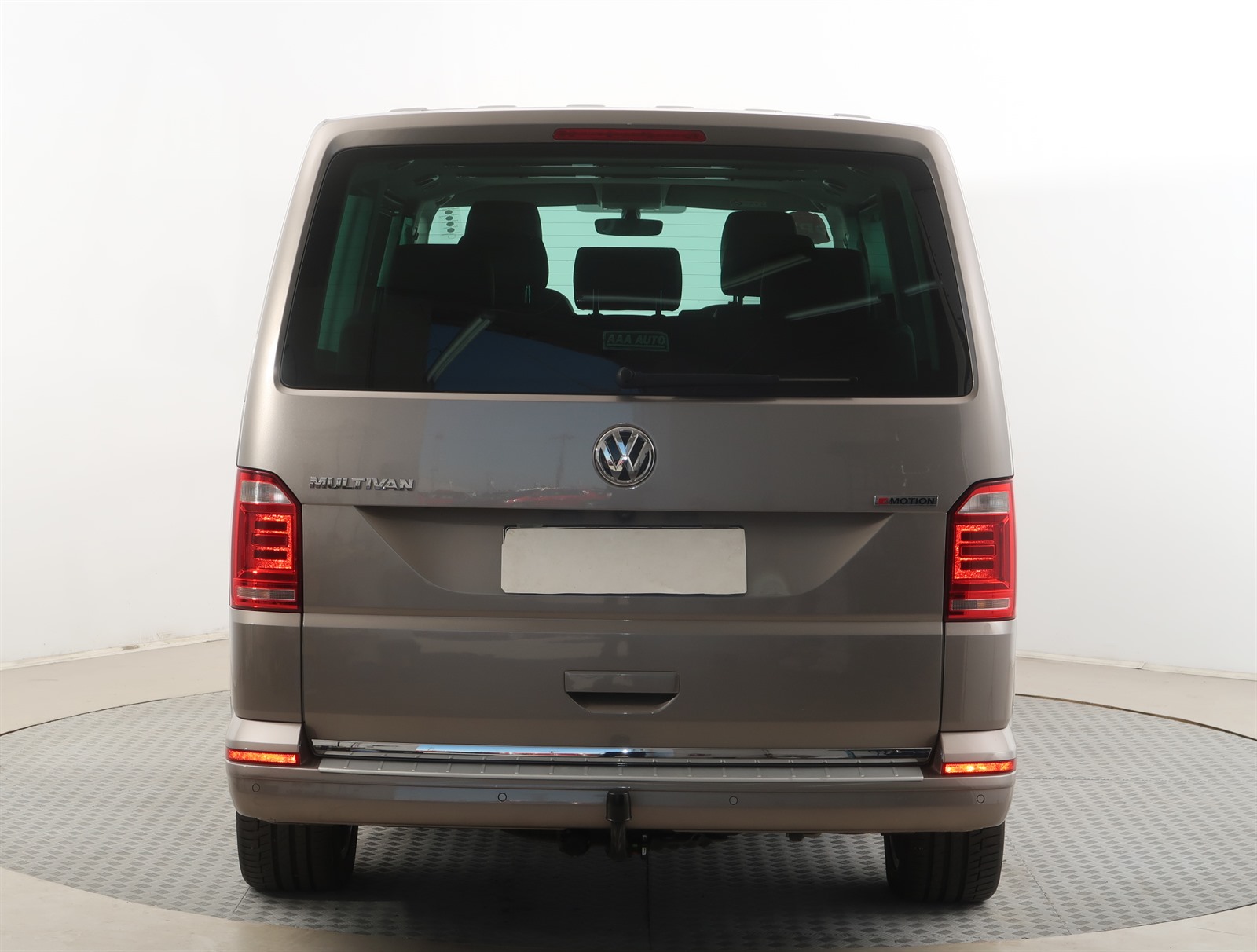 Volkswagen Multivan, 2018 - pohled č. 6