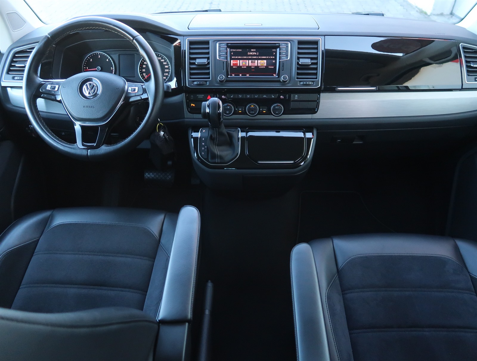 Volkswagen Multivan, 2018 - pohled č. 10