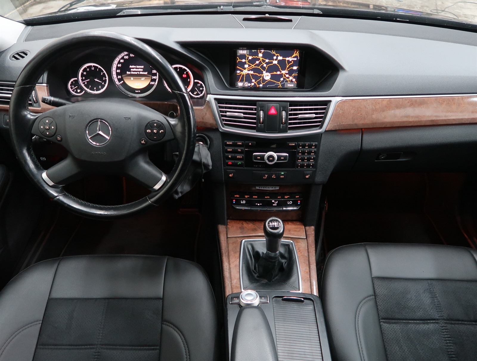 Mercedes-Benz E, 2011 - pohled č. 10