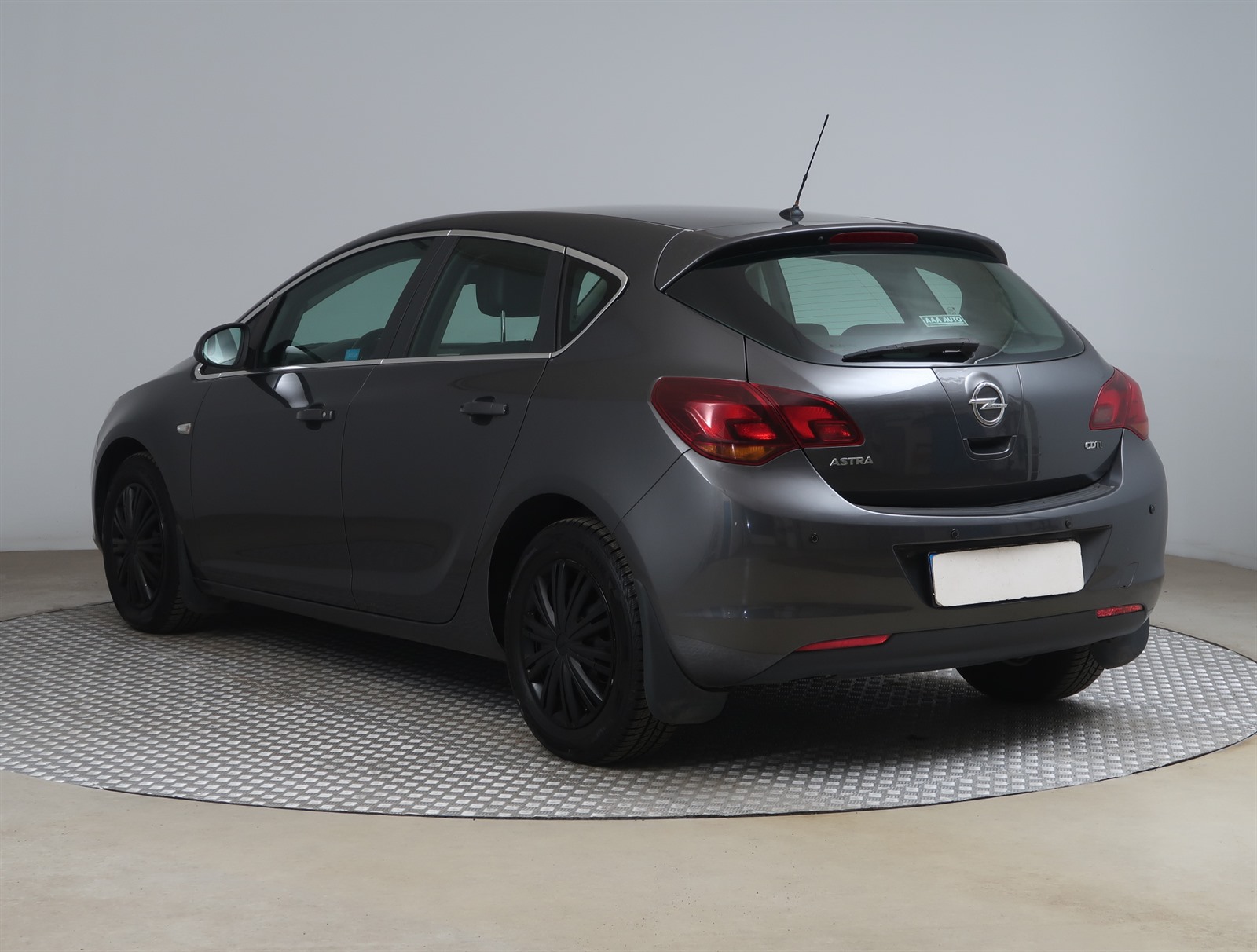 Opel Astra, 2010 - pohled č. 5