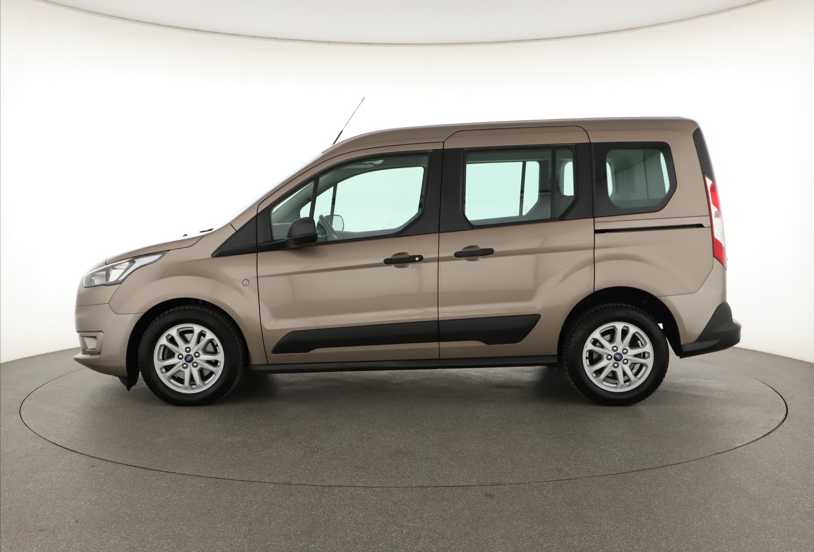Ford Tourneo Connect, 2020 - pohled č. 4