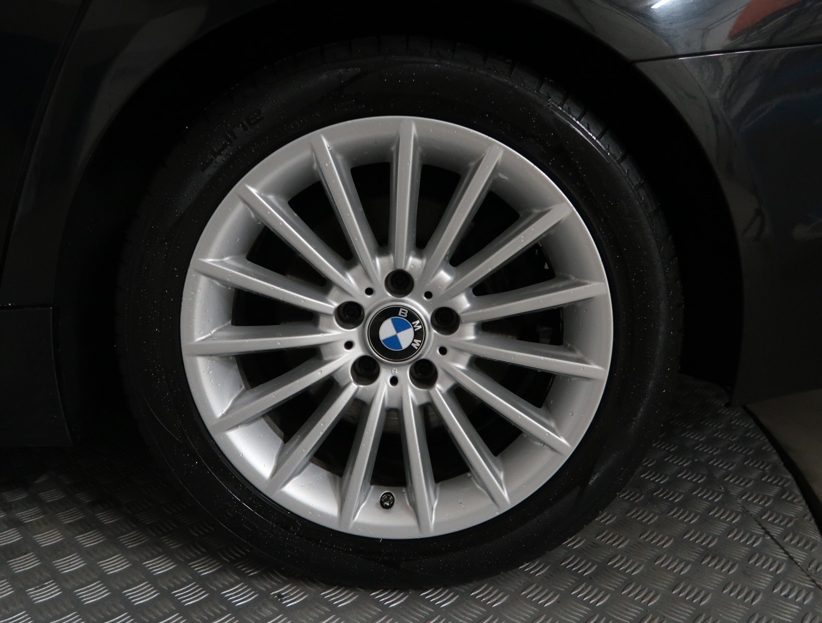 BMW Řada 5, 2012 - pohled č. 21
