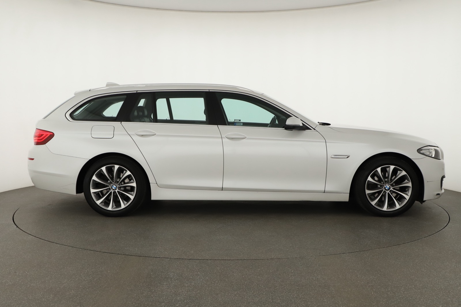 BMW Řada 5, 2015 - pohled č. 8