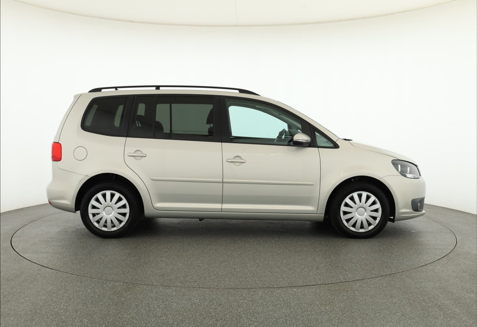 Volkswagen Touran, 2011 - pohled č. 8
