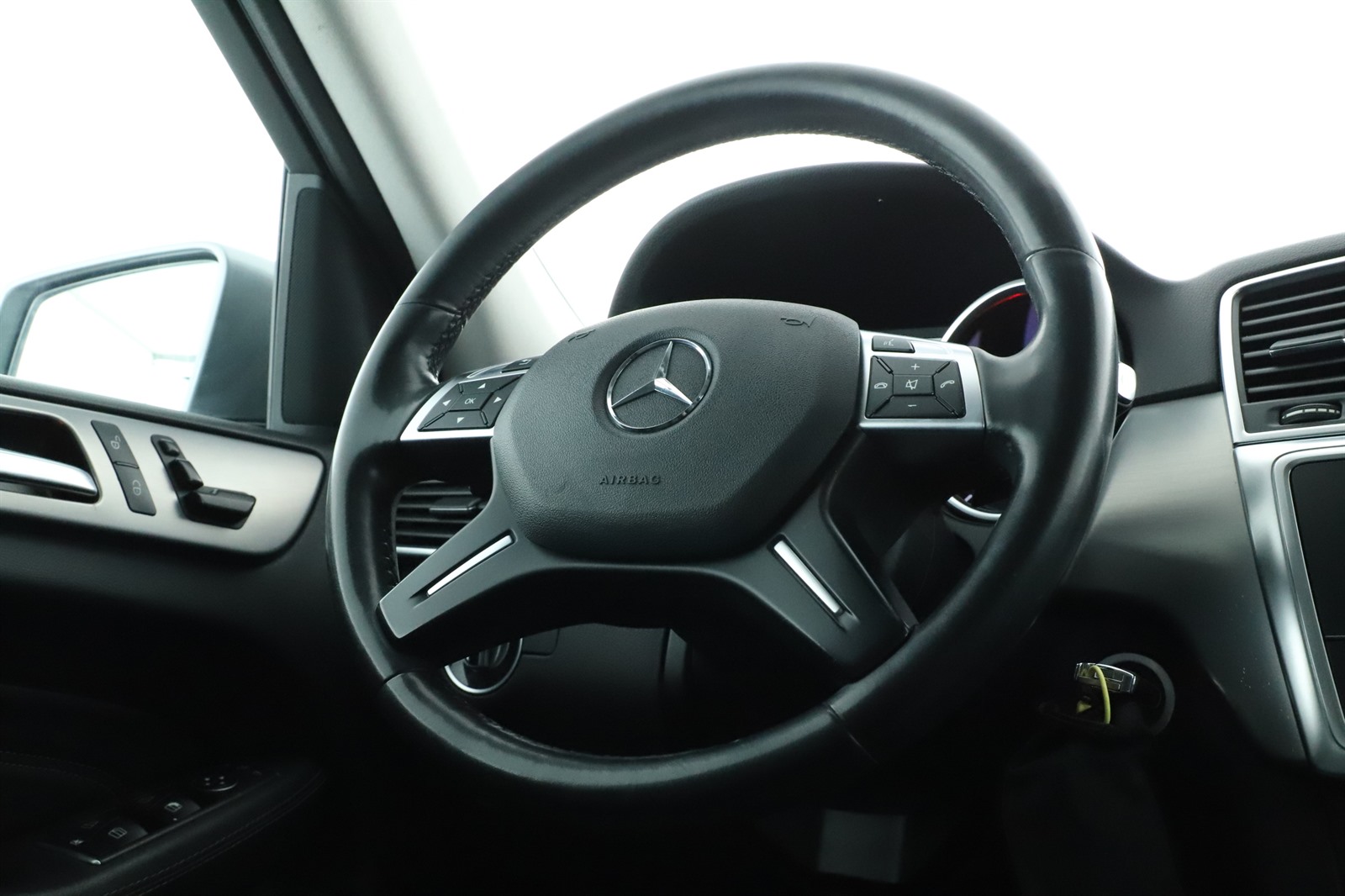 Mercedes-Benz ML, 2014 - pohled č. 14