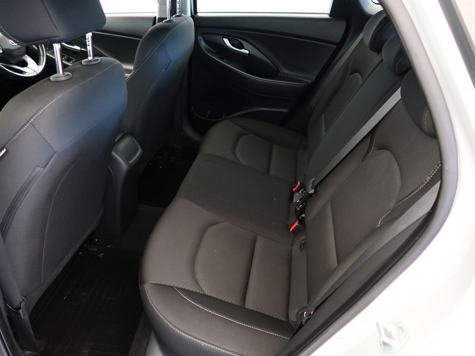 Hyundai i30 Fastback, 2019 - pohled č. 15