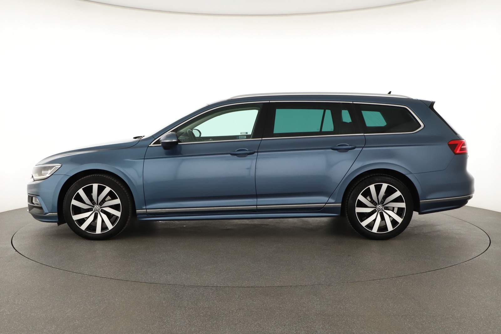 Volkswagen Passat, 2019 - pohled č. 4