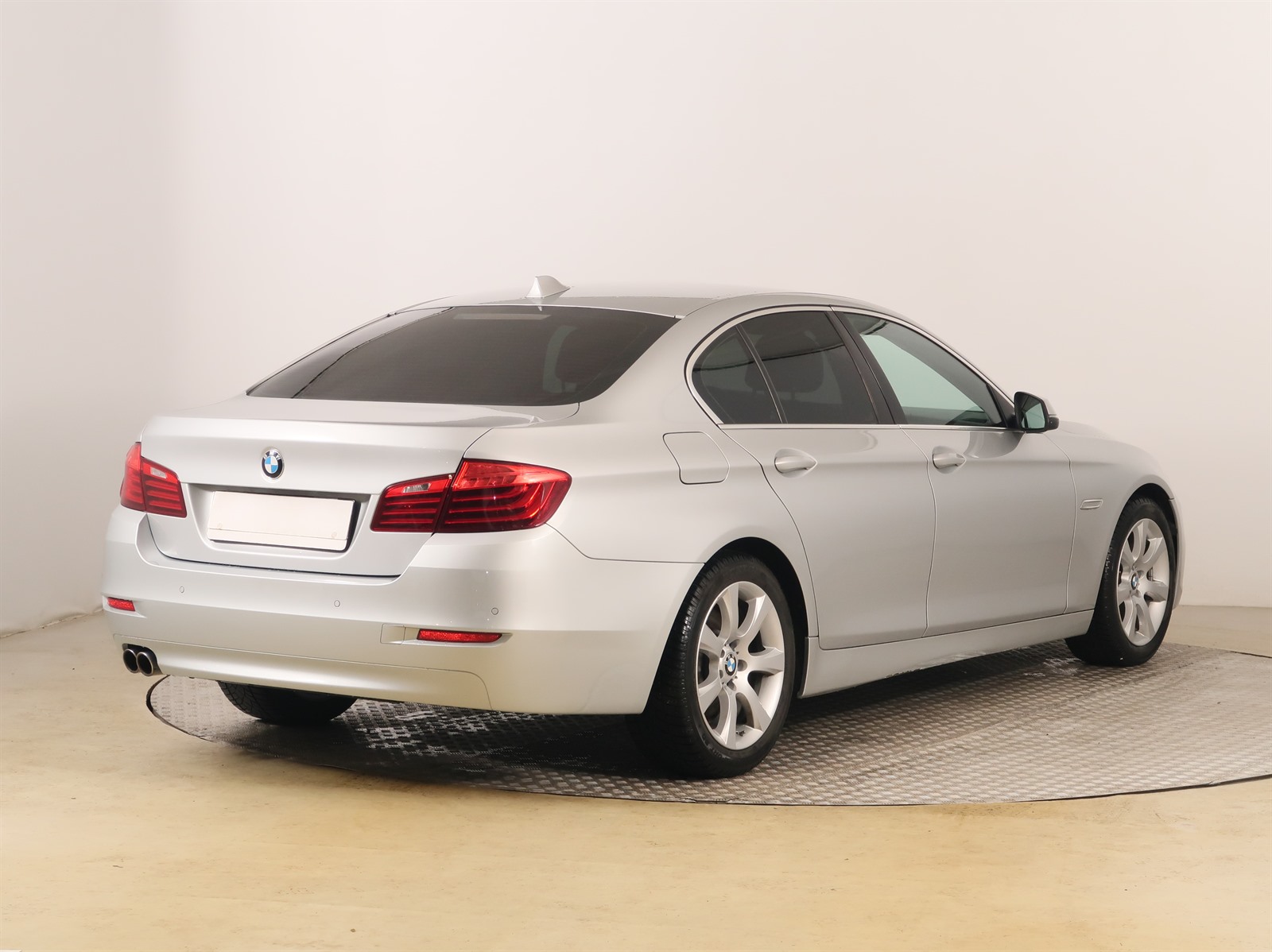 BMW Řada 5, 2014 - pohled č. 7
