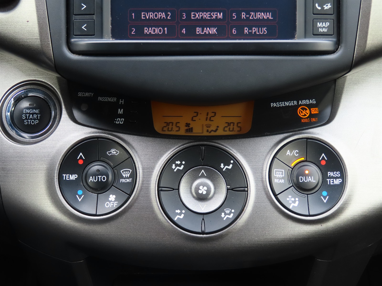 Toyota RAV 4, 2012 - pohled č. 28