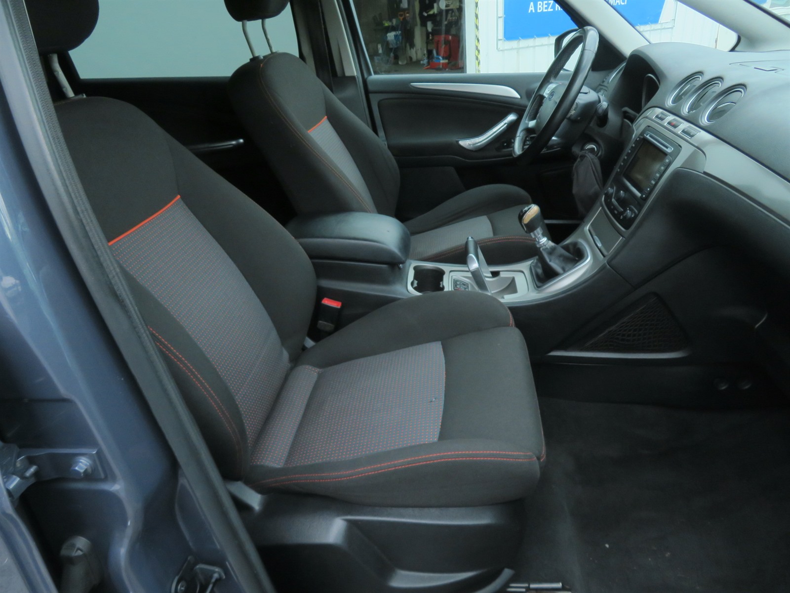 Ford S-MAX, 2011 - pohled č. 12