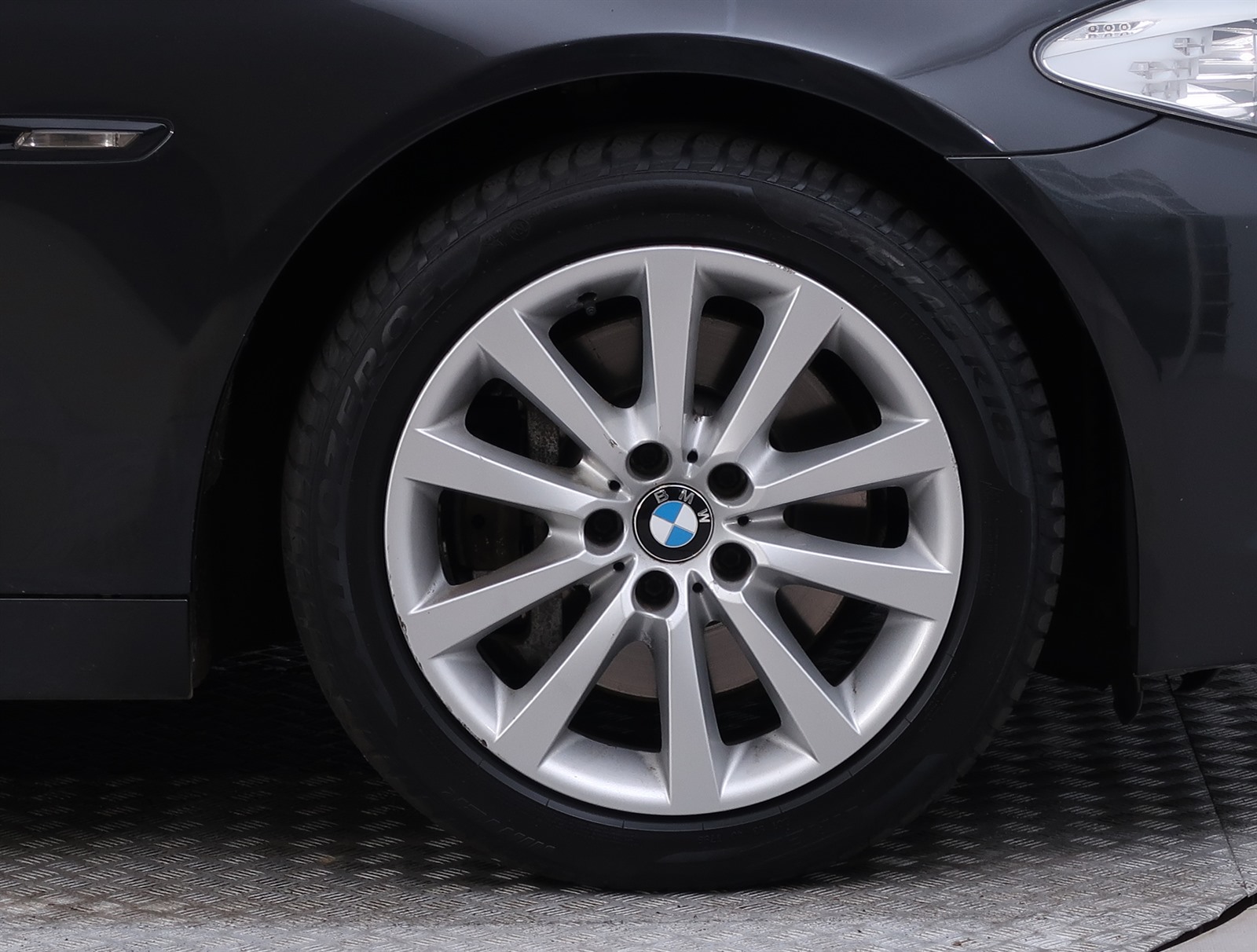 BMW Řada 5, 2011 - pohled č. 20