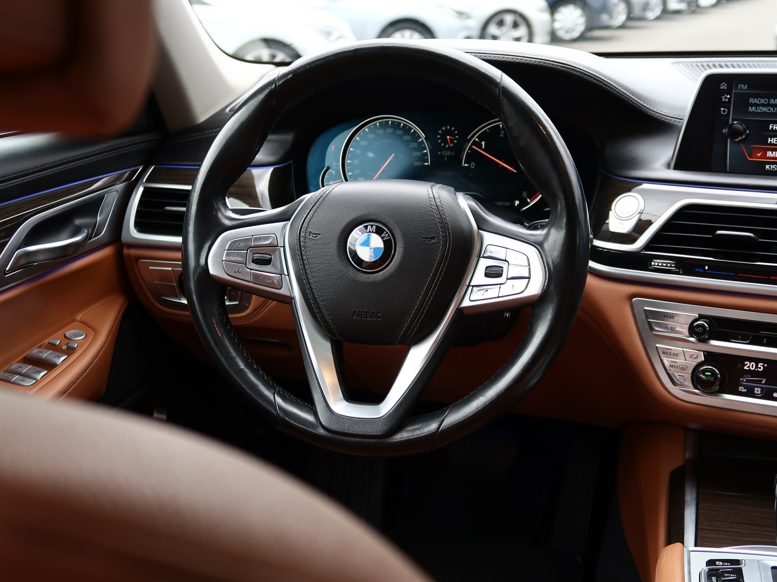 BMW 7, 2017 - pohled č. 24
