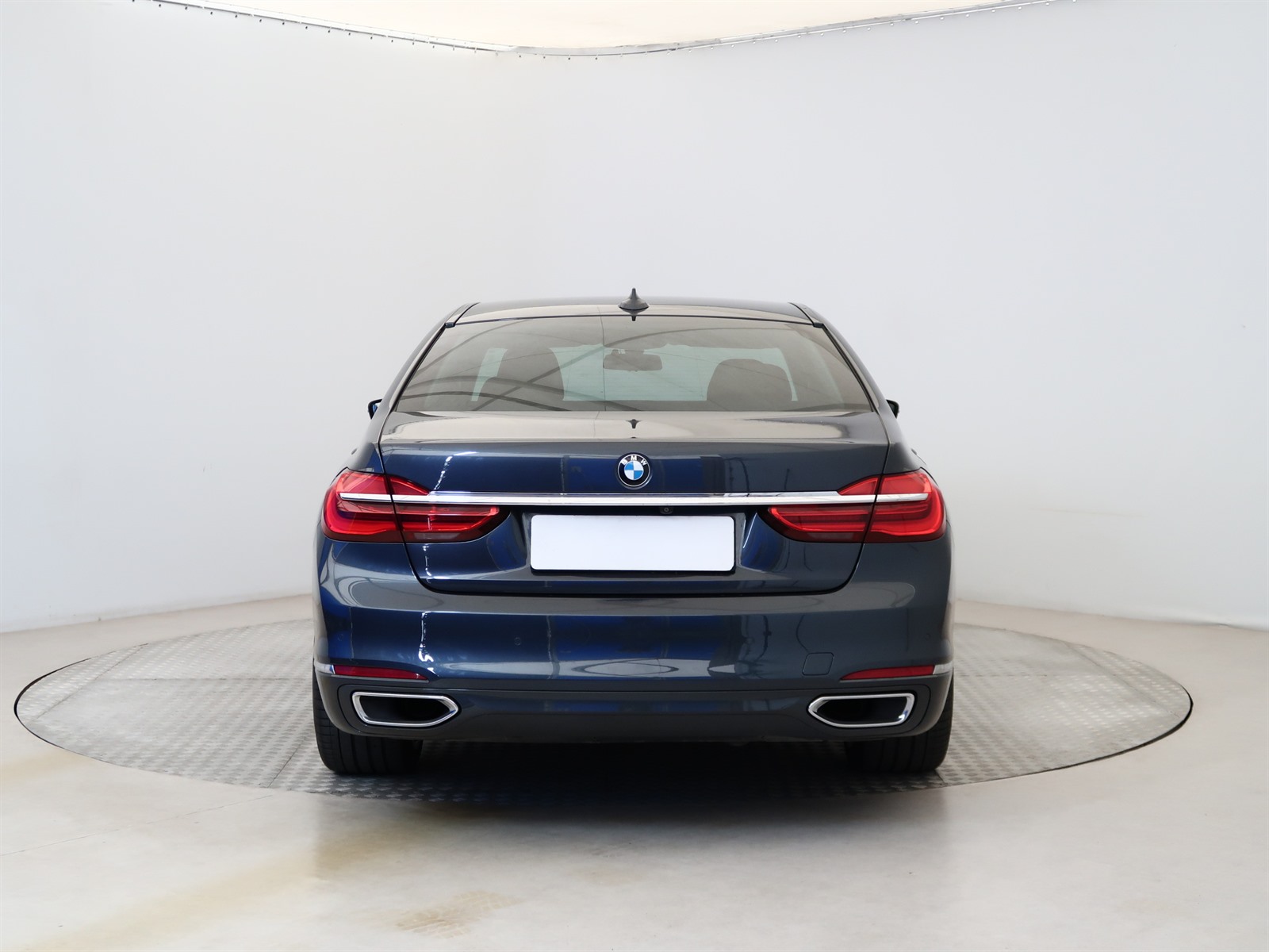 BMW 7, 2017 - pohled č. 6