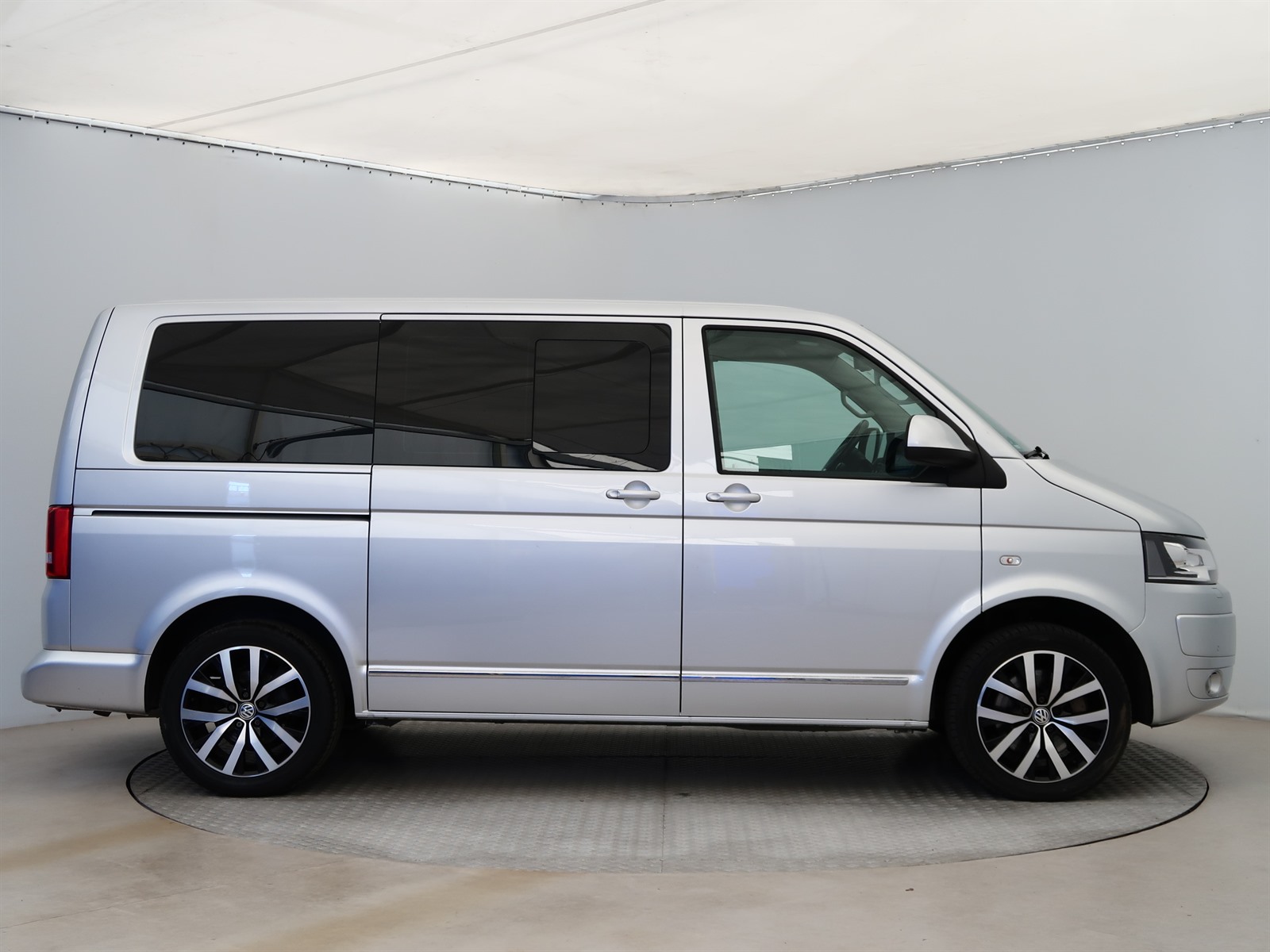 Volkswagen Multivan, 2015 - pohled č. 8