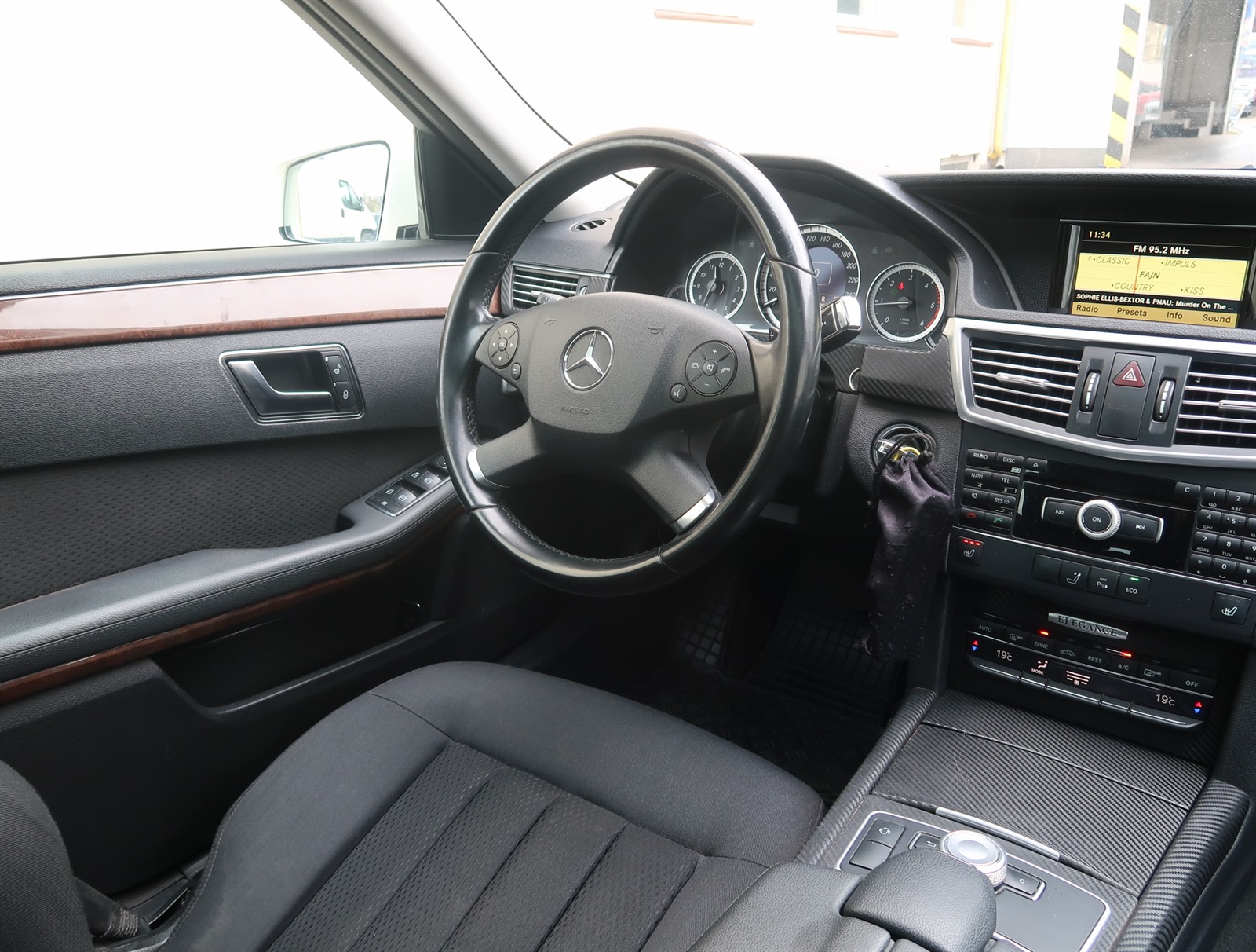Mercedes-Benz E, 2011 - pohled č. 9