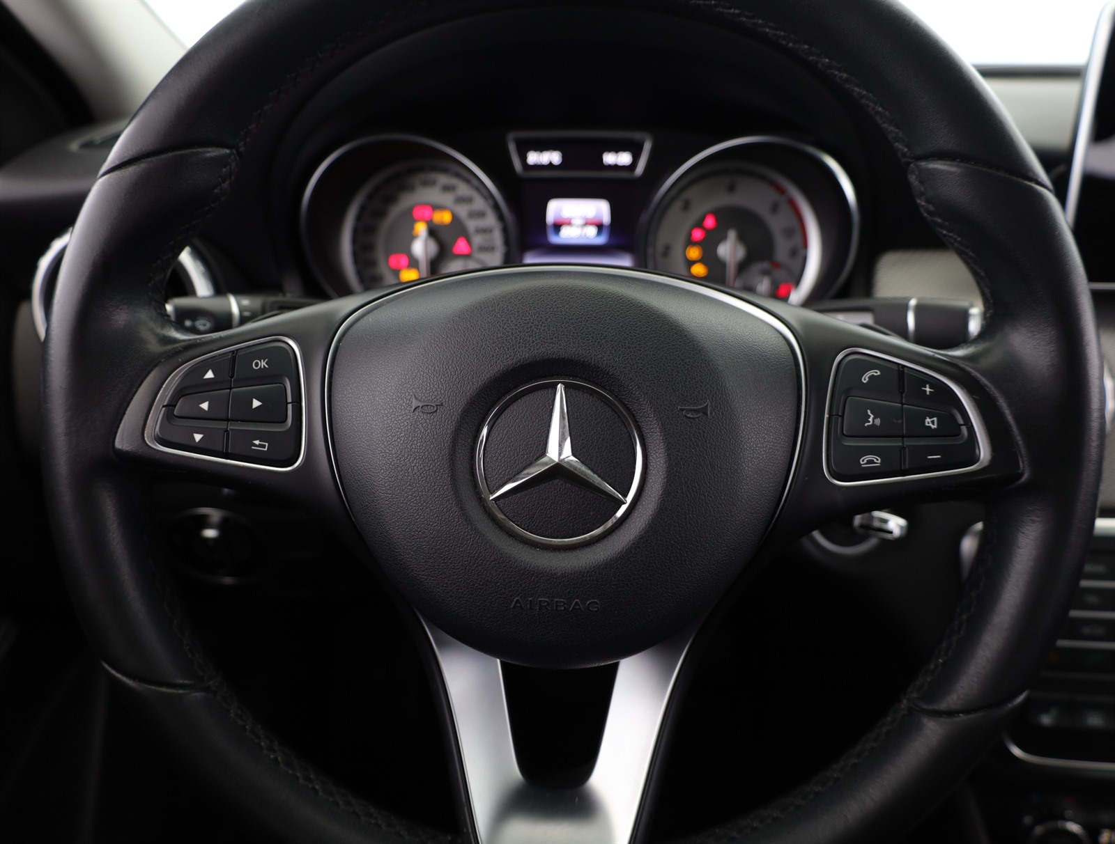 Mercedes-Benz GLA, 2016 - pohled č. 14