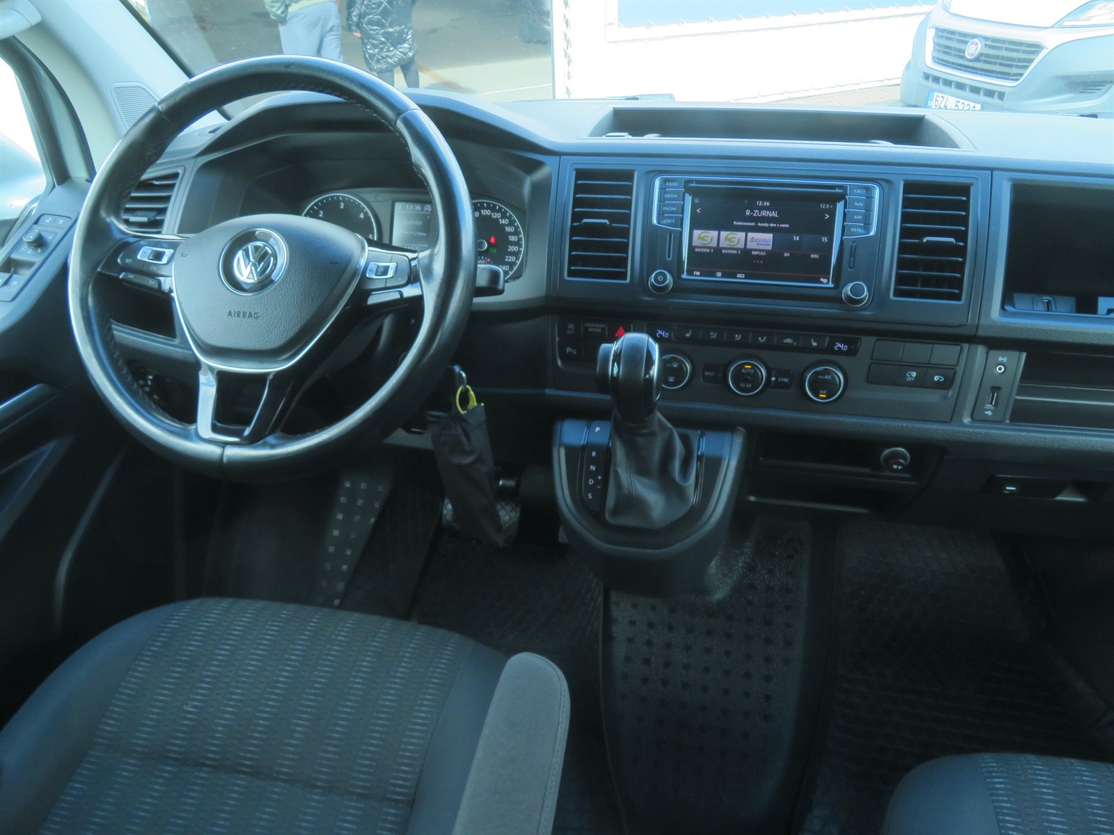 Volkswagen Caravelle, 2019 - pohled č. 9