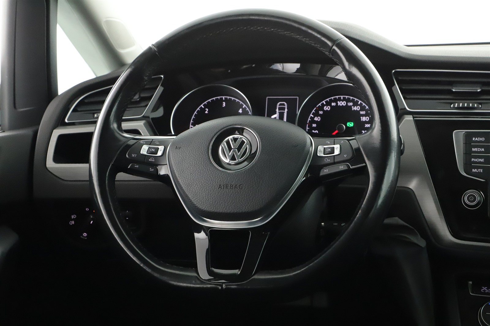 Volkswagen Touran, 2017 - pohled č. 14