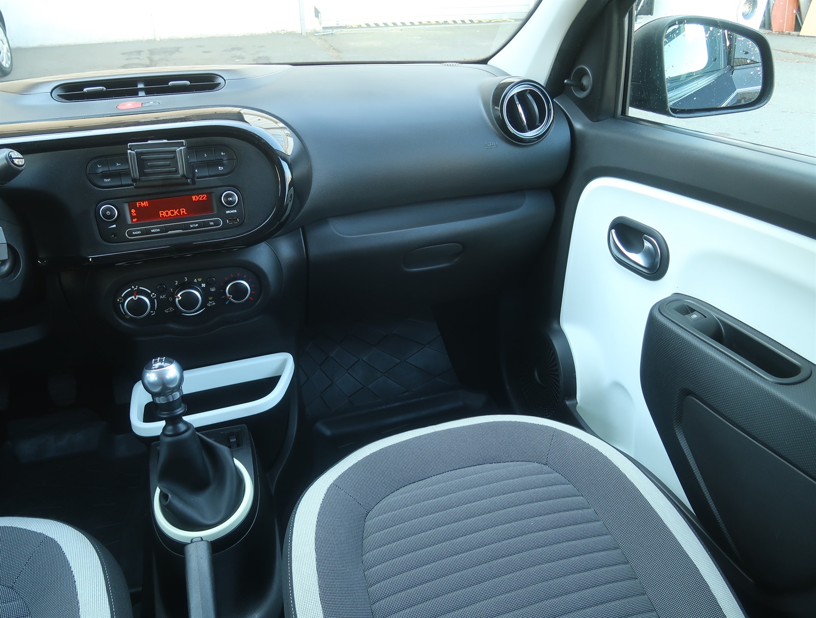 Renault Twingo, 2015 - pohled č. 11