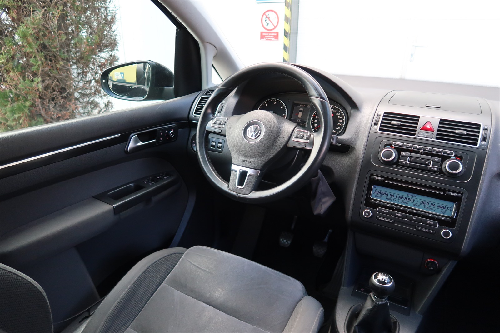 Volkswagen Touran, 2011 - pohled č. 9