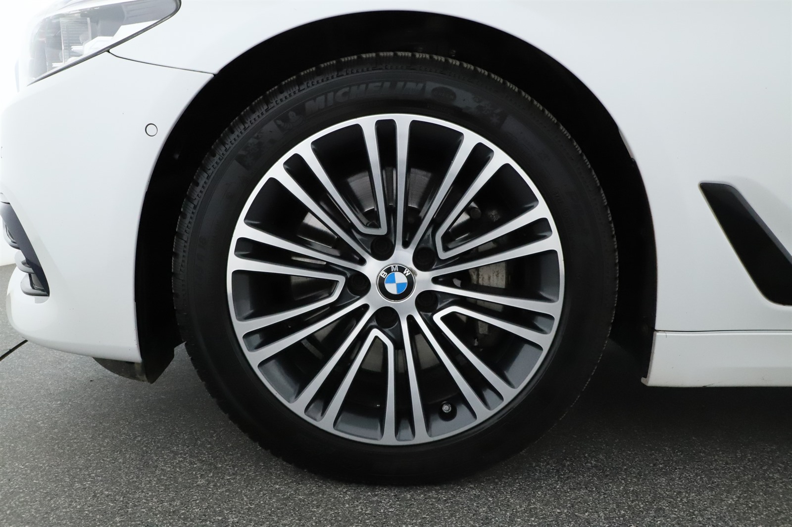 BMW Řada 5, 2018 - pohled č. 18