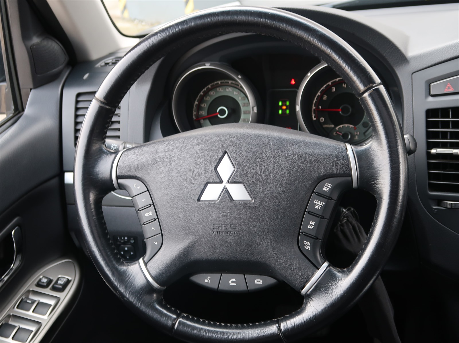 Mitsubishi Pajero, 2012 - pohled č. 25