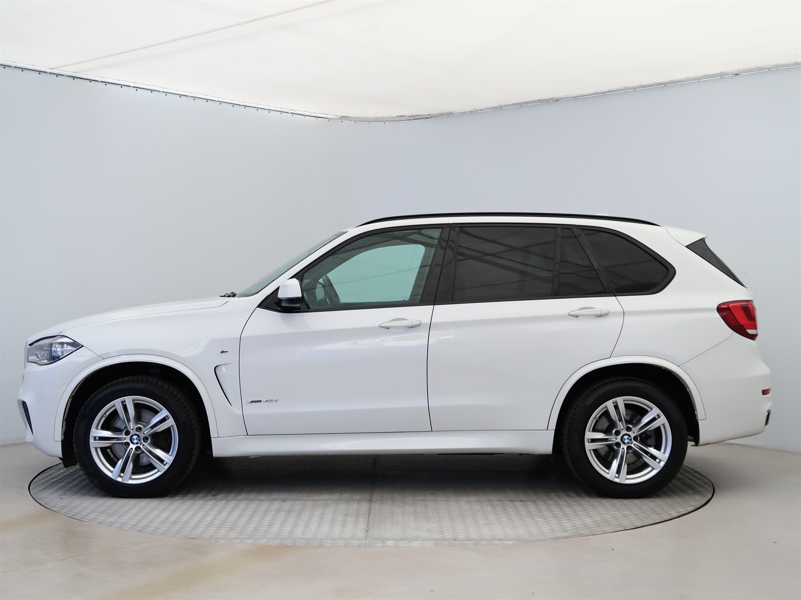 BMW X5, 2018 - pohled č. 4