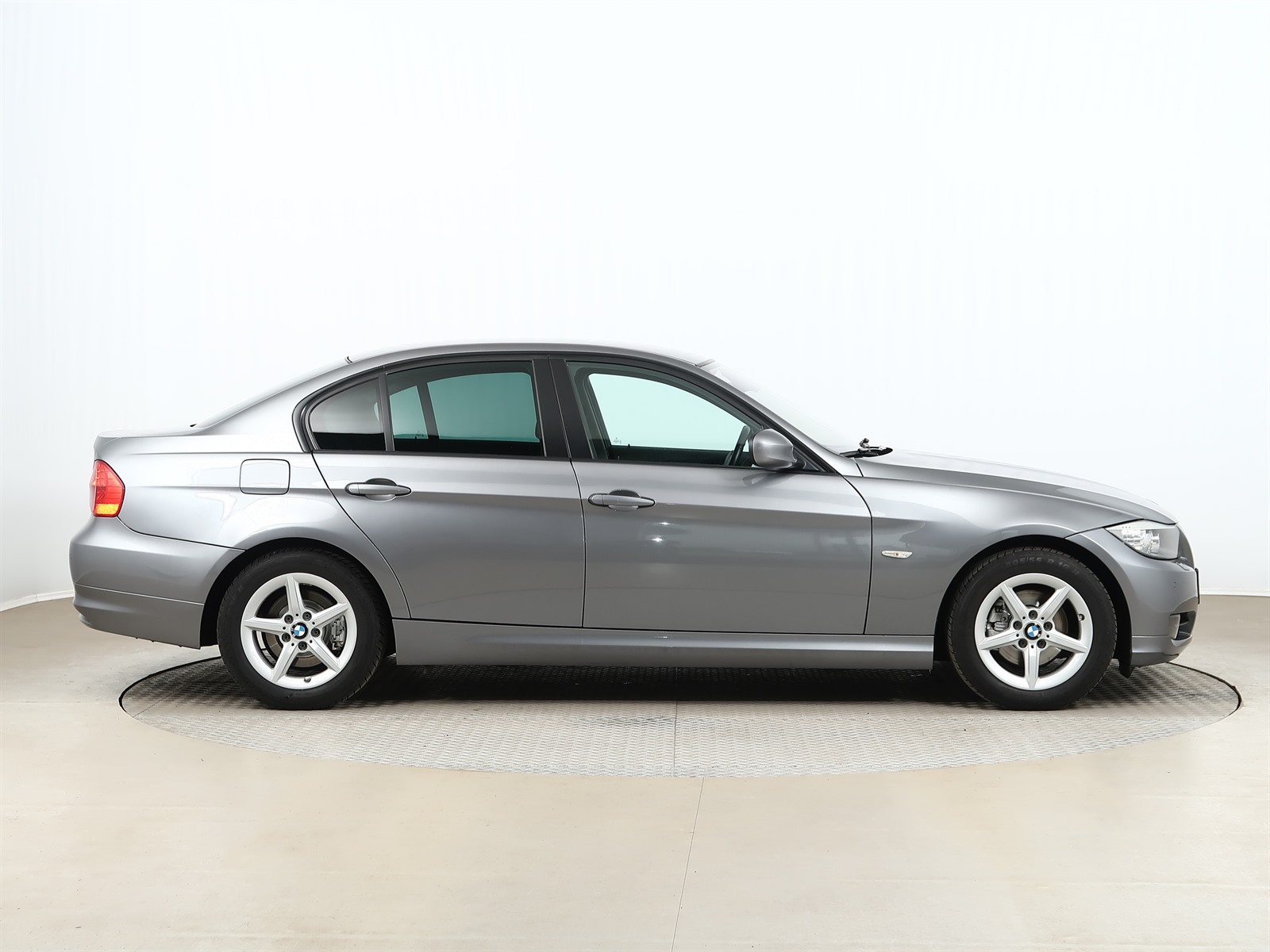 BMW Řada 3, 2010 - pohled č. 8