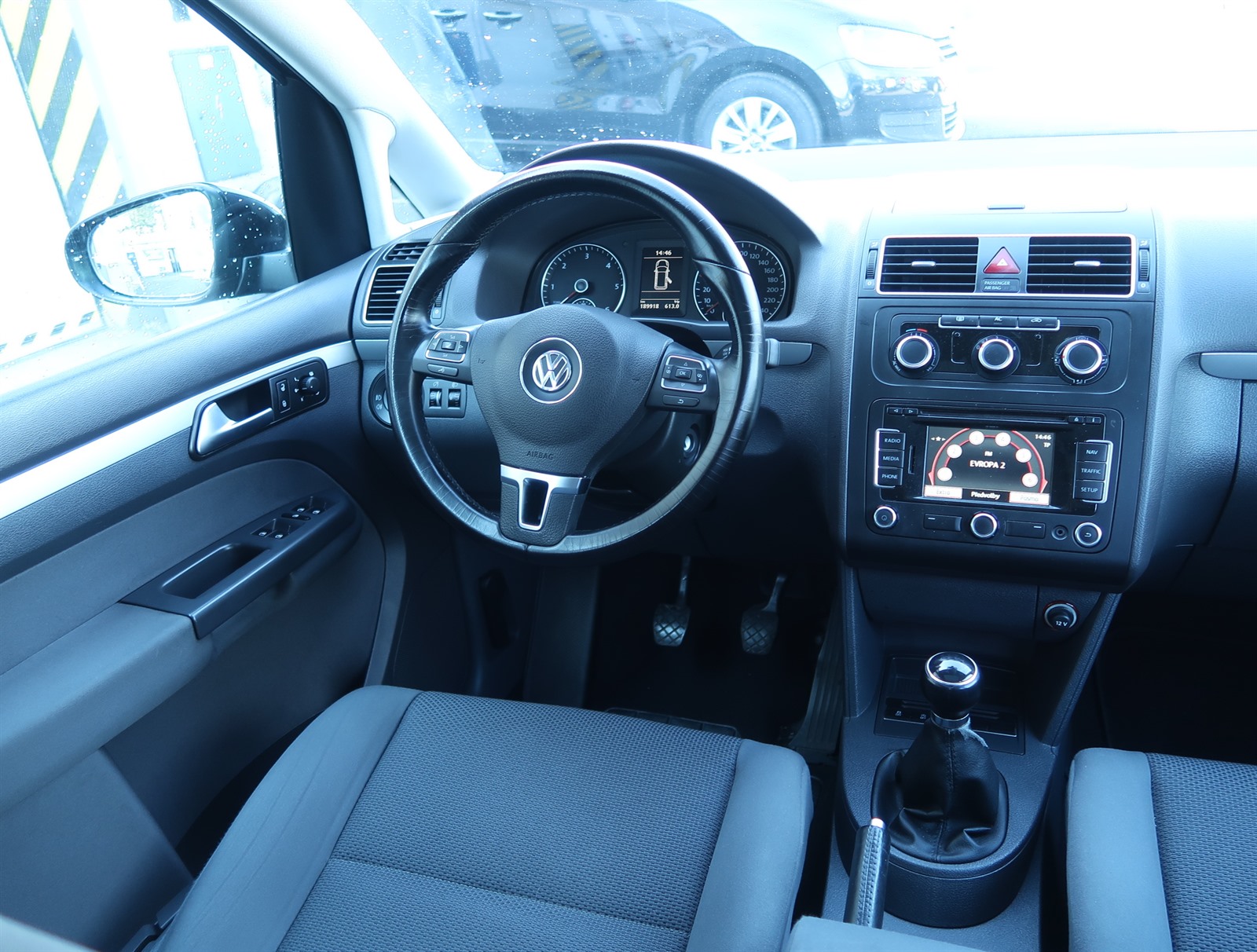 Volkswagen Touran, 2012 - pohled č. 9