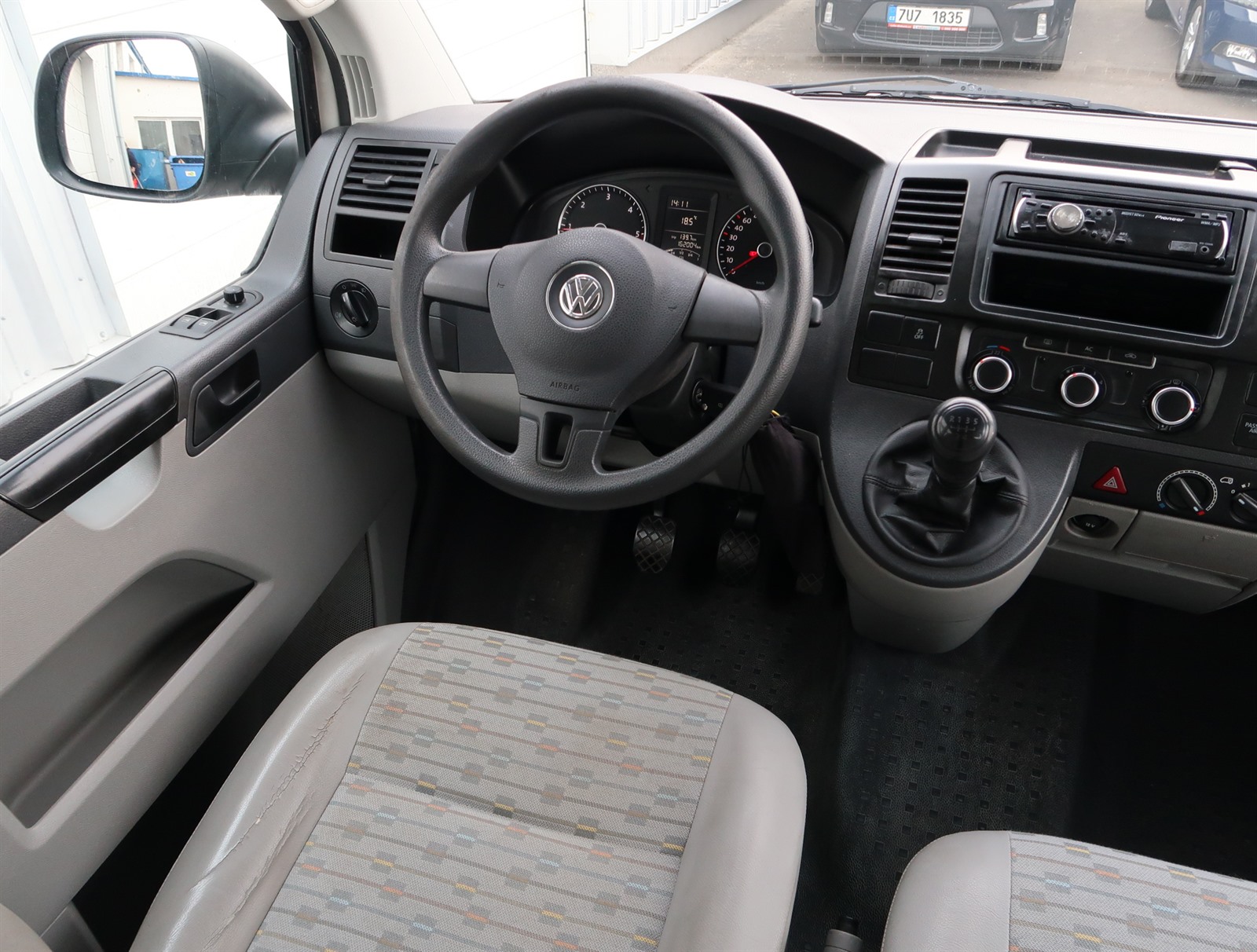 Volkswagen Transporter, 2010 - pohled č. 9