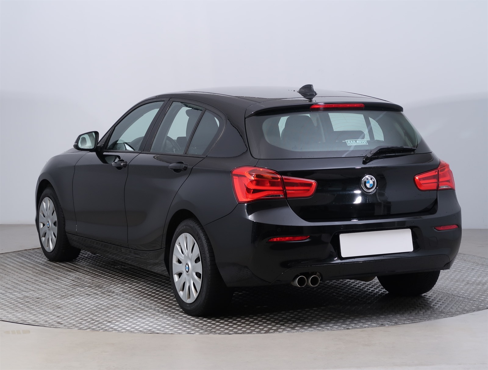 BMW 1, 2017 - pohled č. 5