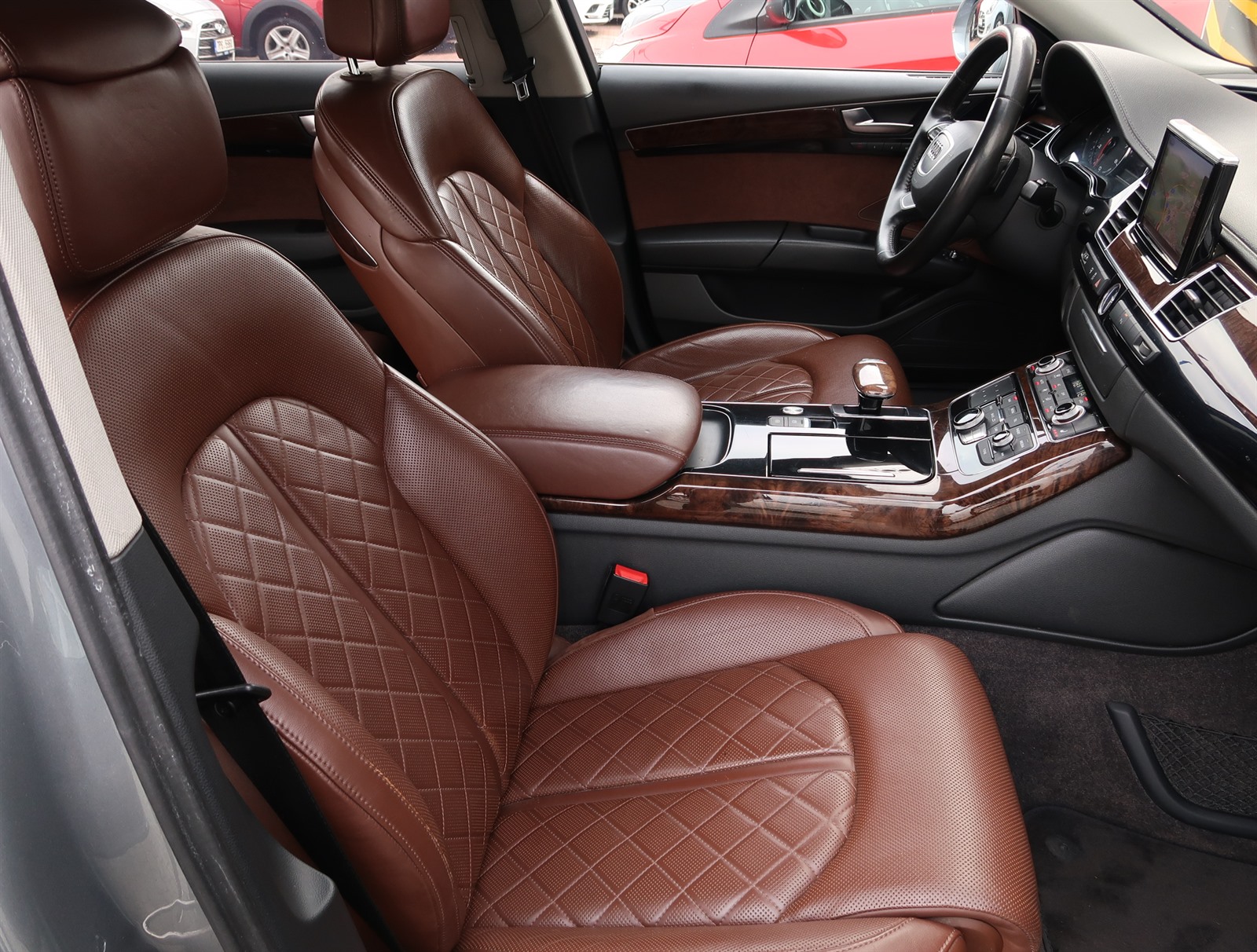 Audi A8, 2010 - pohled č. 12