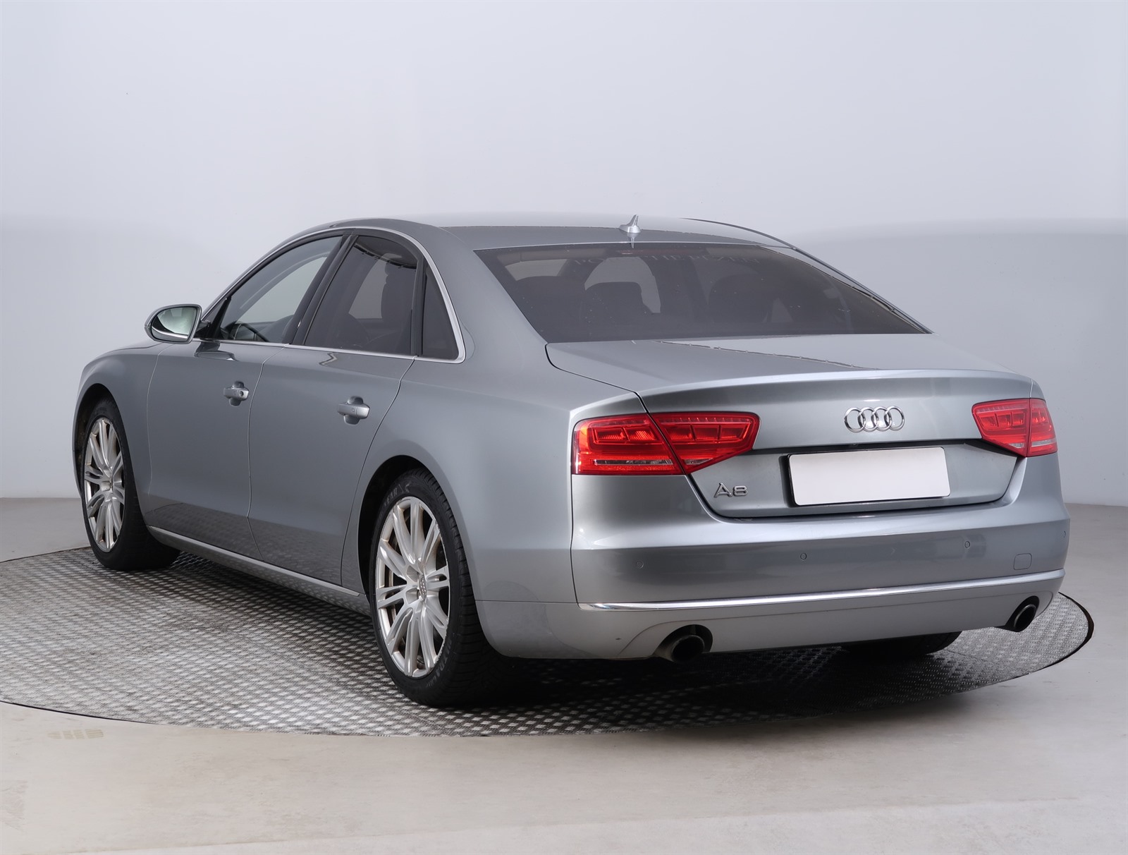 Audi A8, 2010 - pohled č. 5