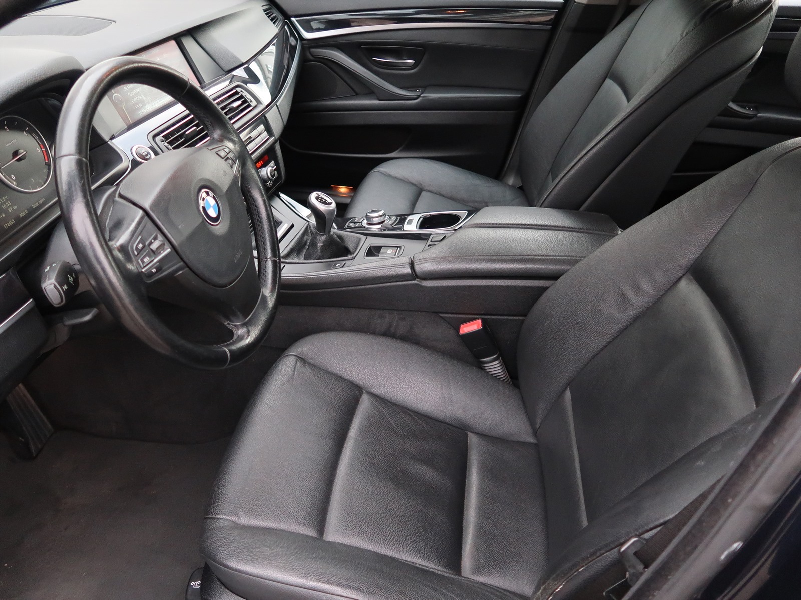 BMW Řada 5, 2010 - pohled č. 16