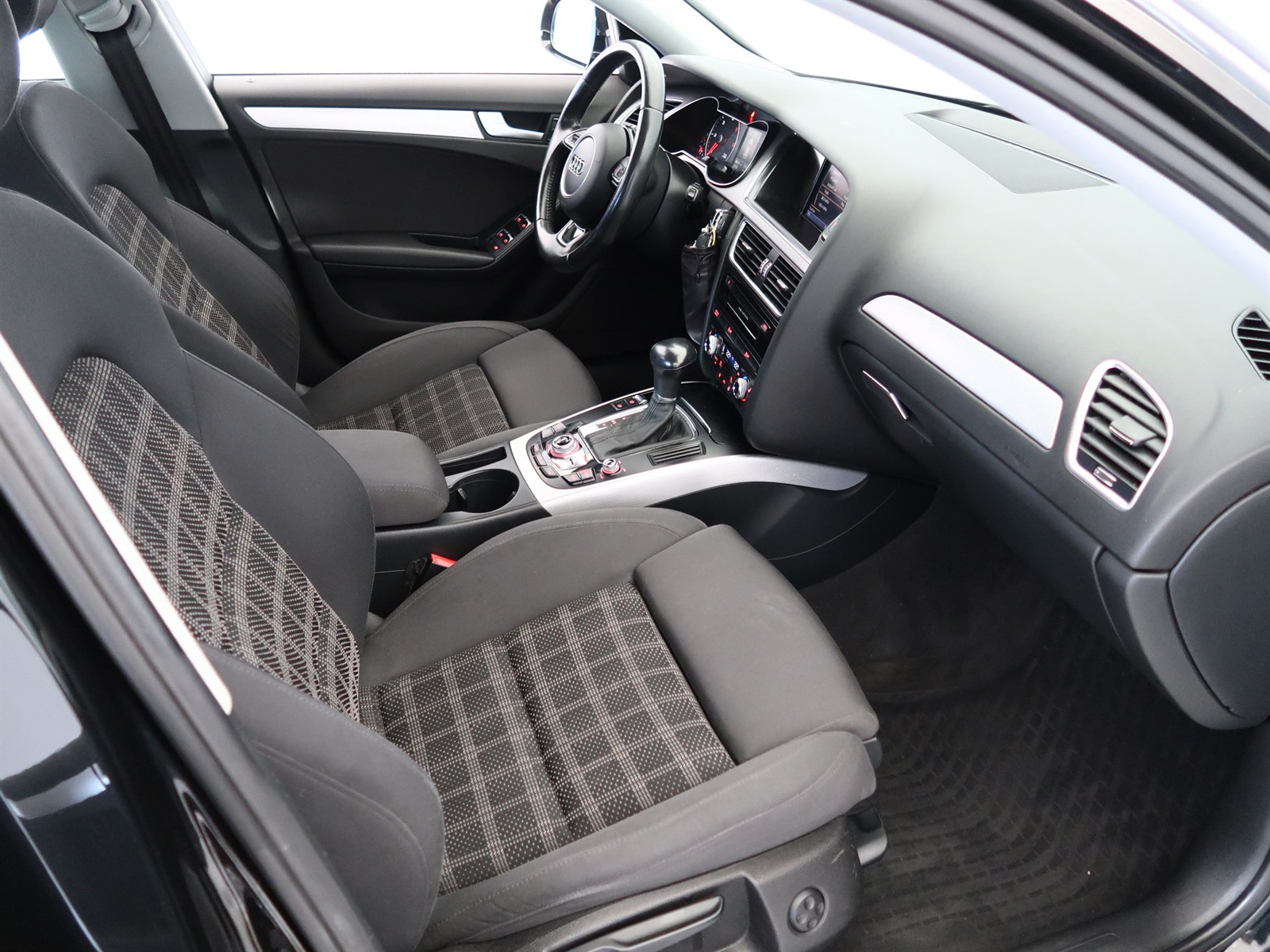 Audi A4, 2013 - pohled č. 12