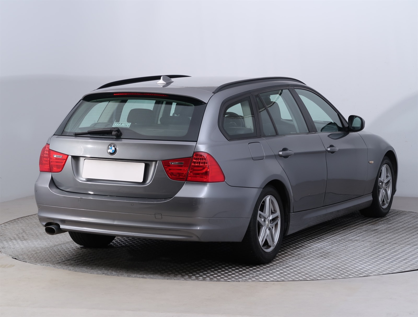 BMW Řada 3, 2011 - pohled č. 7